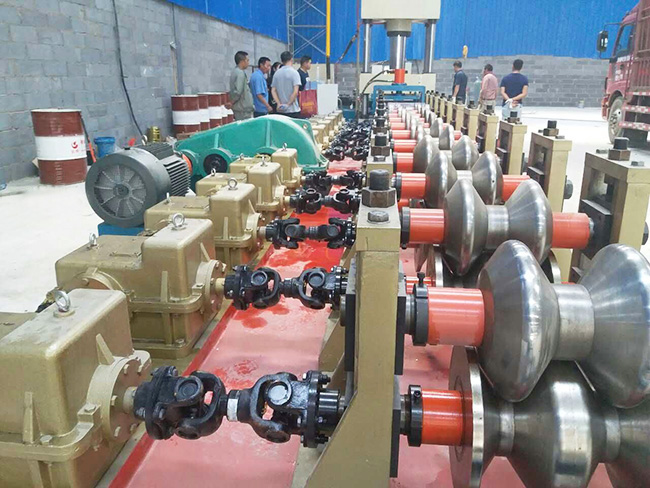 護欄壓型機(jī)